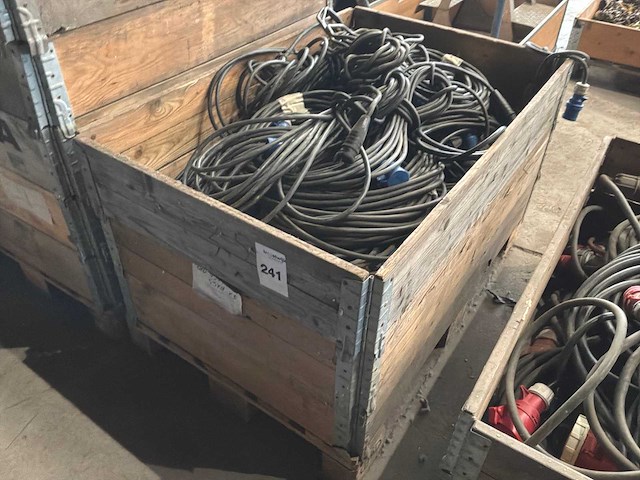 Grote partij electro kabel met stekkers - afbeelding 1 van  1