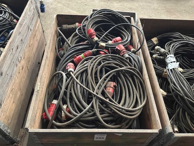 Grote partij electro kabel met stekkers - afbeelding 1 van  2