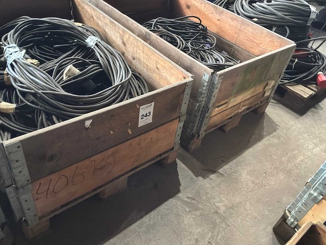 Grote partij electro kabel met stekkers - afbeelding 1 van  1