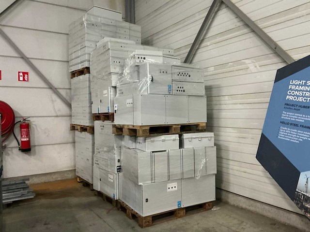 Grote partij elektriciteitskasten - afbeelding 1 van  7
