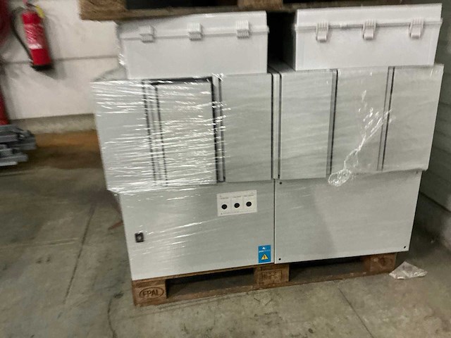 Grote partij elektriciteitskasten - afbeelding 2 van  7