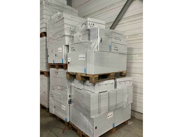 Grote partij elektriciteitskasten - afbeelding 5 van  5