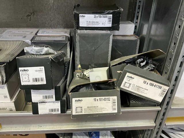 Grote partij elektrische onderdelen - afbeelding 2 van  42