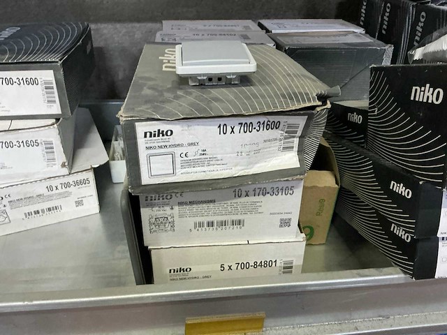 Grote partij elektrische onderdelen - afbeelding 3 van  42