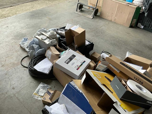 Grote partij elektro-technisch installatiemateriaal - afbeelding 6 van  7