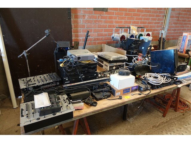 Grote partij elektronica + audiovisuele apparatuur - afbeelding 1 van  13