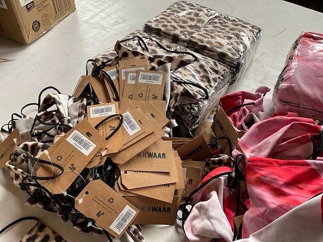 Grote partij fair trade wasbare mondkapjes 4 kleuren - afbeelding 7 van  10