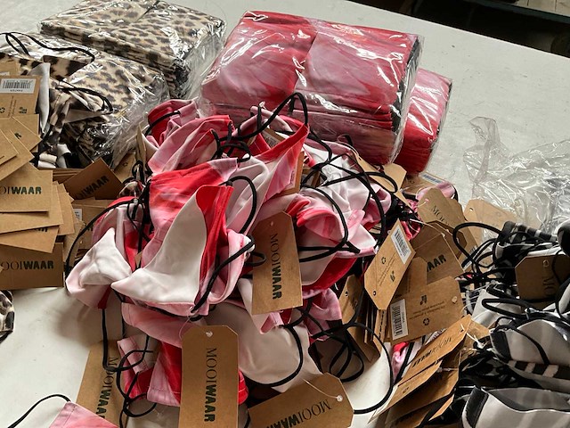 Grote partij fair trade wasbare mondkapjes 4 kleuren - afbeelding 8 van  10