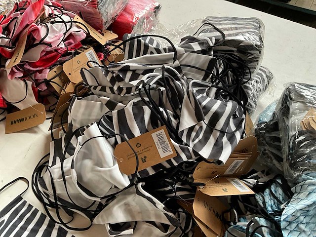 Grote partij fair trade wasbare mondkapjes 4 kleuren - afbeelding 9 van  10
