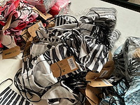 Grote partij fair trade wasbare mondkapjes 4 kleuren - afbeelding 9 van  10
