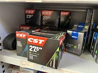 Grote partij fietsbanden - afbeelding 5 van  64