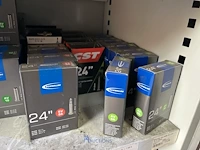 Grote partij fietsbanden - afbeelding 13 van  64