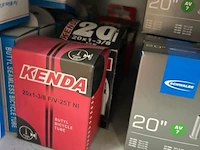 Grote partij fietsbanden - afbeelding 20 van  64