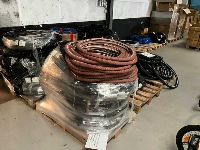 Grote partij fietsbanden - afbeelding 9 van  11