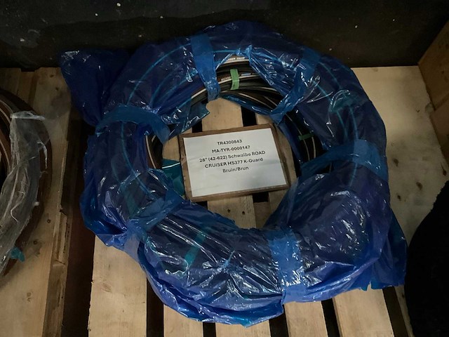 Grote partij fietsbanden - afbeelding 4 van  11