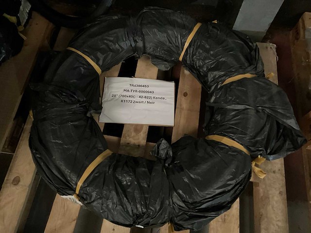 Grote partij fietsbanden - afbeelding 6 van  11