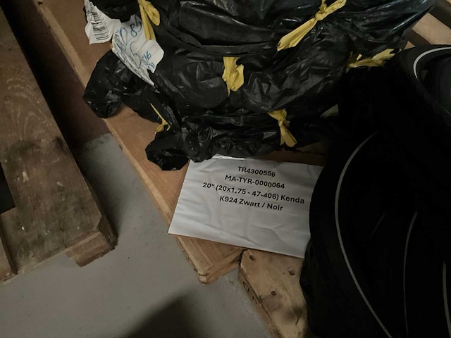 Grote partij fietsbanden - afbeelding 8 van  11