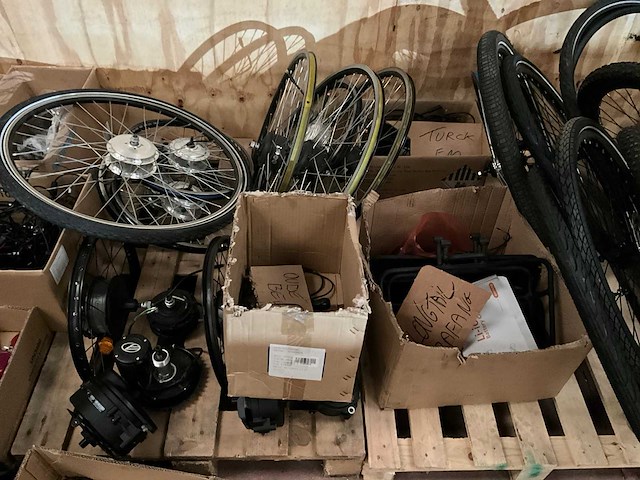 Grote partij fietsonderdelen - afbeelding 3 van  8