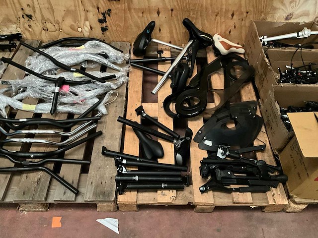 Grote partij fietsonderdelen - afbeelding 6 van  8