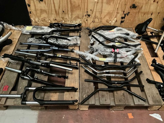 Grote partij fietsonderdelen - afbeelding 7 van  8