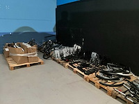 Grote partij fietsonderdelen - afbeelding 1 van  8