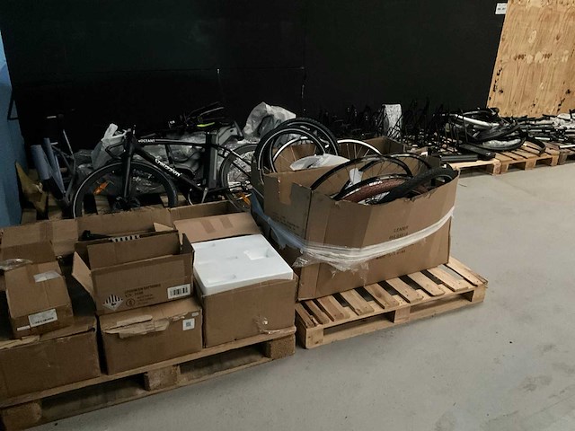 Grote partij fietsonderdelen - afbeelding 2 van  8