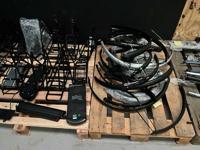 Grote partij fietsonderdelen - afbeelding 3 van  8