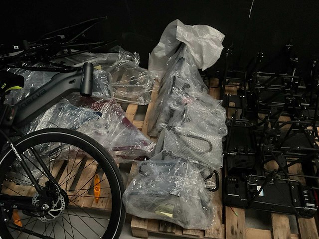 Grote partij fietsonderdelen - afbeelding 8 van  8