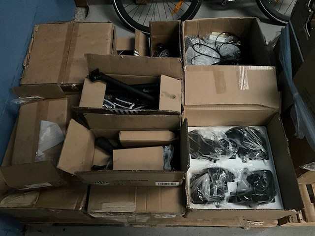 Grote partij fietsonderdelen - afbeelding 7 van  8