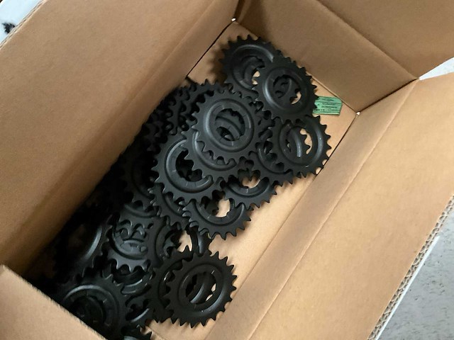 Grote partij fietsonderdelen - afbeelding 3 van  17