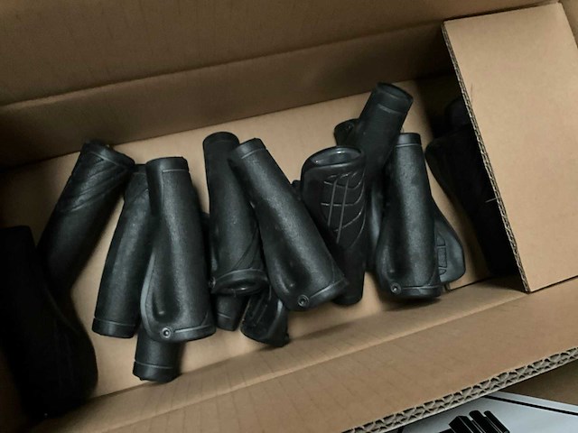 Grote partij fietsonderdelen - afbeelding 12 van  17