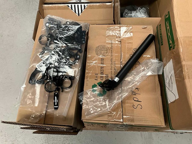 Grote partij fietsonderdelen - afbeelding 16 van  17