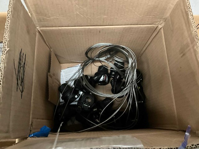 Grote partij fietsonderdelen - afbeelding 4 van  18