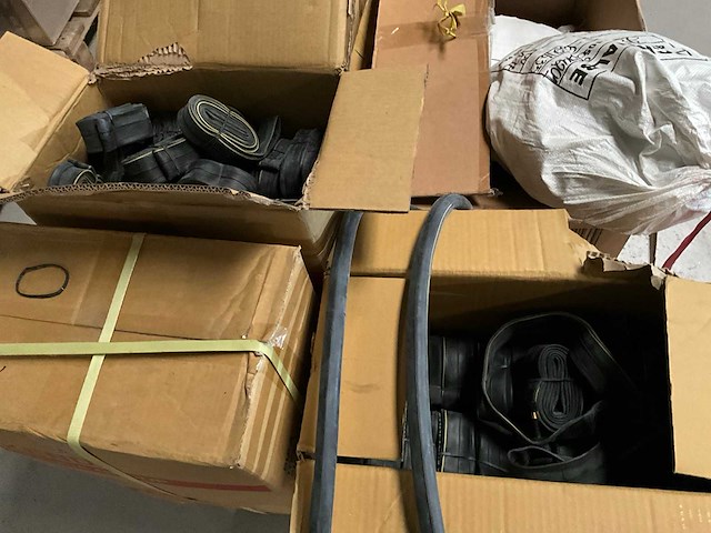 Grote partij fietsonderdelen - afbeelding 8 van  10