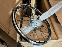 Grote partij fietswielen - afbeelding 4 van  12