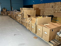 Grote partij fietswielen - afbeelding 1 van  12