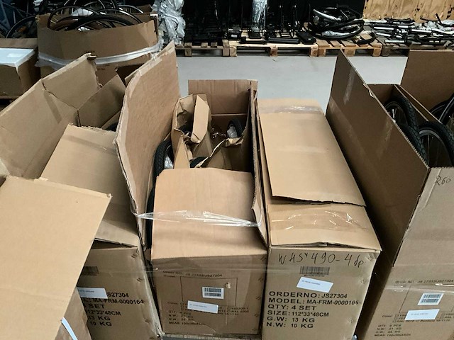 Grote partij fietswielen - afbeelding 10 van  12