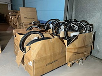 Grote partij fietswielen - afbeelding 1 van  12