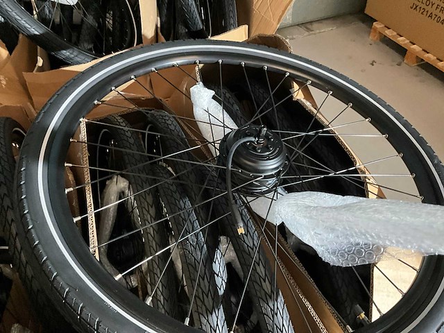 Grote partij fietswielen - afbeelding 10 van  12