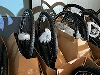 Grote partij fietswielen - afbeelding 6 van  12