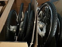 Grote partij fietswielen - afbeelding 12 van  12