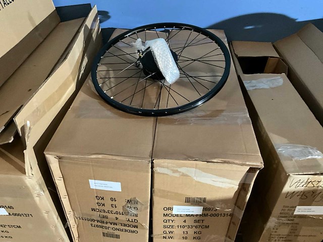 Grote partij fietswielen - afbeelding 11 van  12