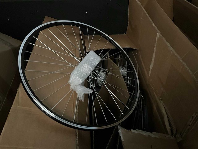 Grote partij fietswielen - afbeelding 8 van  8