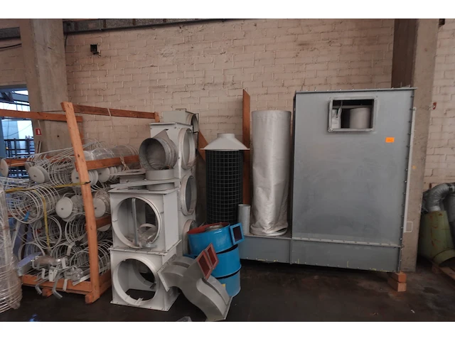 Grote partij filterbakken en toebehoren - afbeelding 1 van  7