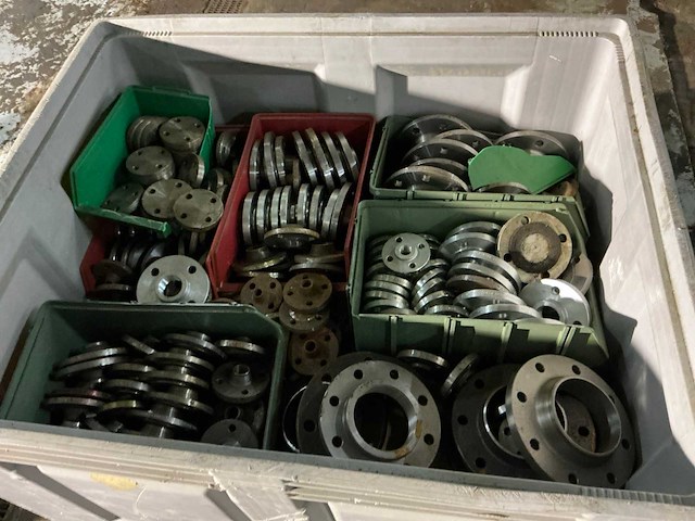 Grote partij flenzen - afbeelding 1 van  8