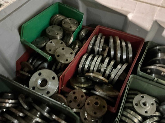 Grote partij flenzen - afbeelding 2 van  8