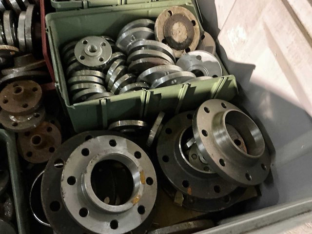 Grote partij flenzen - afbeelding 6 van  8