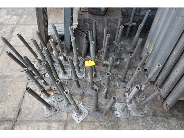 Grote partij galva/alu stelling - afbeelding 2 van  19