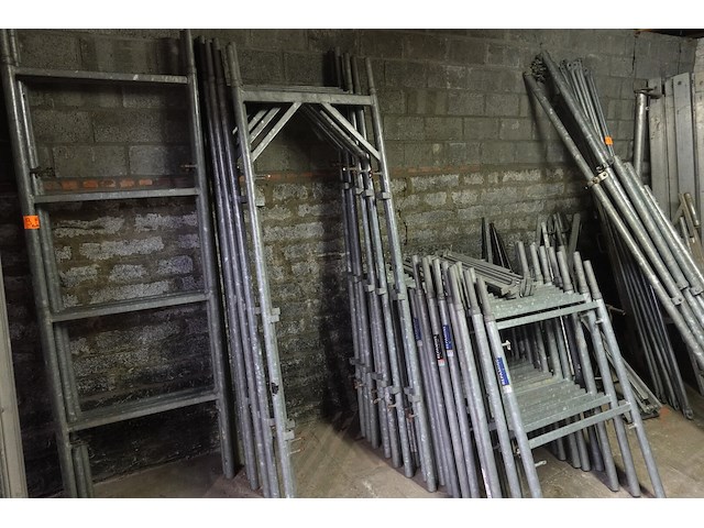 Grote partij galva/alu stelling - afbeelding 1 van  19