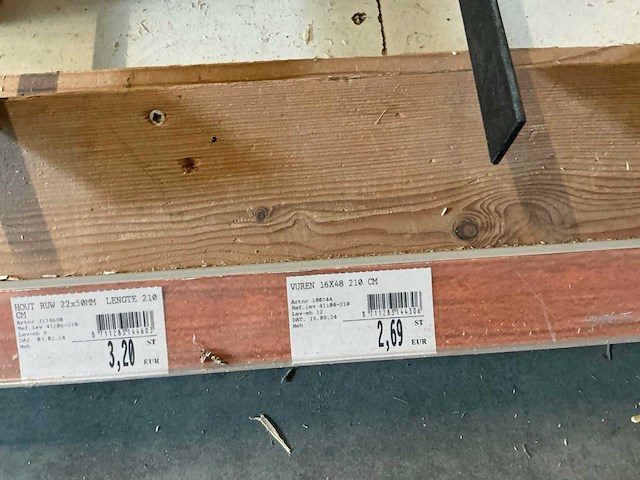 Grote partij geschaafde grenen planken - afbeelding 11 van  25